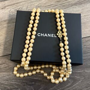 CHANEL Vintage Gold-Tone Faux Pearl CC Snowflake Long Pearl Necklace